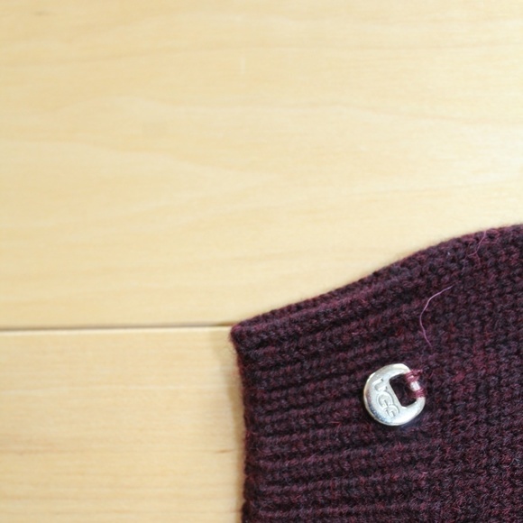 UGG Fine Gauge Colorblock Shearling Pom Beanie - Picture 3 of 3